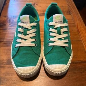 Cariuma Green Sneakers